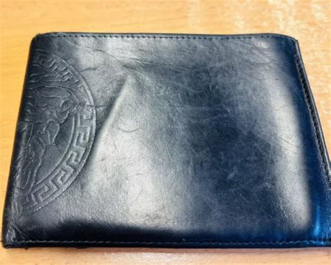 portafoglio a libro in pelle versace con medusa impressa vintage